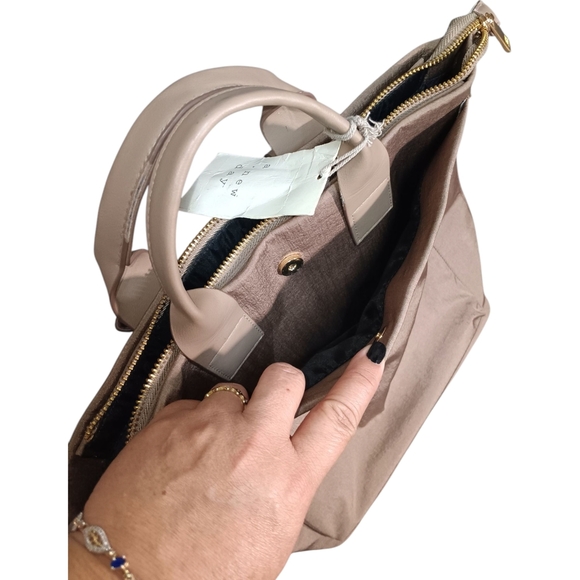 Tan Structured Tote Bag with Minimalist Design - Picture 3 of 6